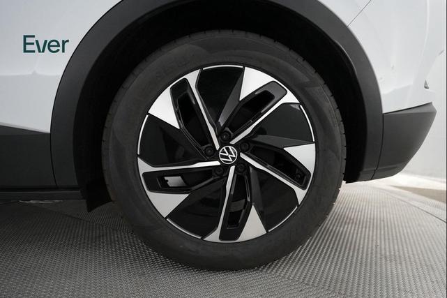 Photo of 2021 Glacier White Volkswagen ID.4