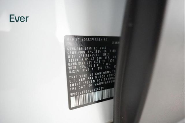 Photo of 2021 Glacier White Volkswagen ID.4