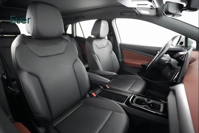 Photo of 2021 Glacier White Volkswagen ID.4