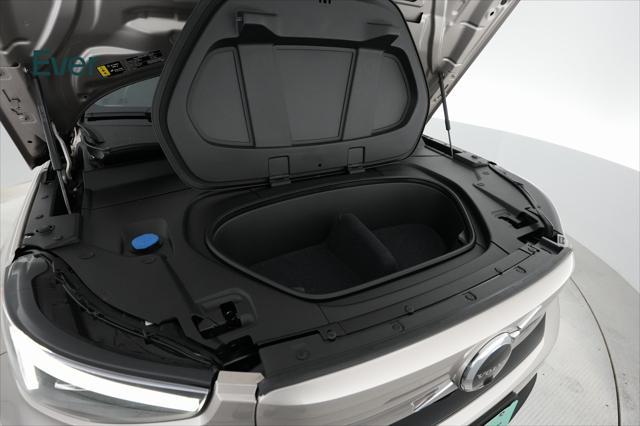 Photo of 2023 Gray Volvo XC40 Recharge Pure Electric