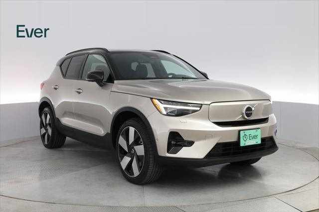 Photo of 2023 Gray Volvo XC40 Recharge Pure Electric