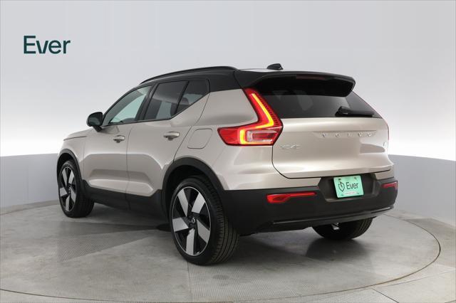 Photo of 2023 Gray Volvo XC40 Recharge Pure Electric
