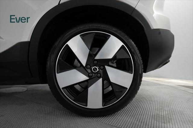 Photo of 2023 Gray Volvo XC40 Recharge Pure Electric