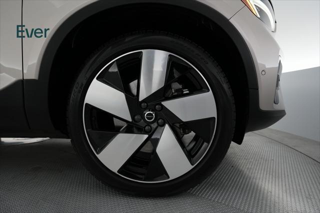 Photo of 2023 Gray Volvo XC40 Recharge Pure Electric