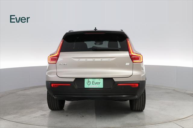 Photo of 2023 Gray Volvo XC40 Recharge Pure Electric