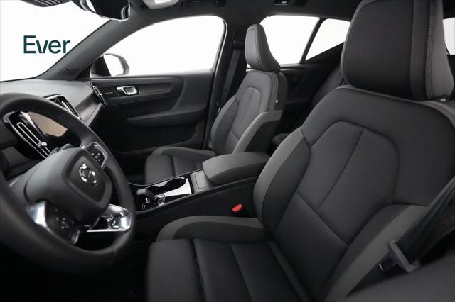 Photo of 2023 Gray Volvo XC40 Recharge Pure Electric