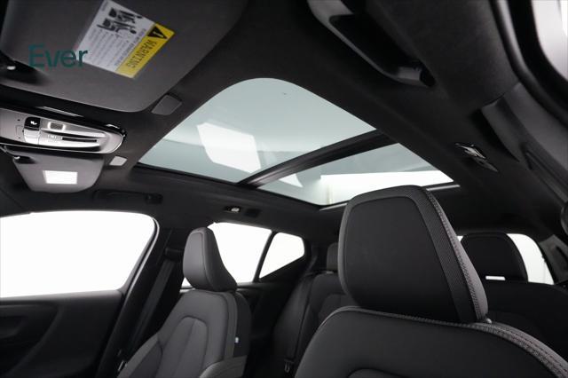 Photo of 2023 Gray Volvo XC40 Recharge Pure Electric