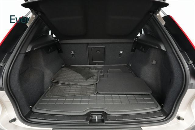 Photo of 2023 Gray Volvo XC40 Recharge Pure Electric