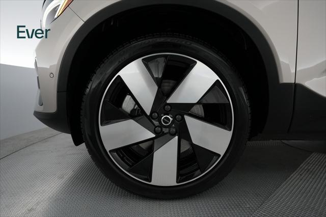 Photo of 2023 Gray Volvo XC40 Recharge Pure Electric