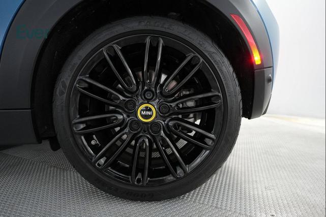 Photo of 2024 Island Blue Metallic MINI Hardtop