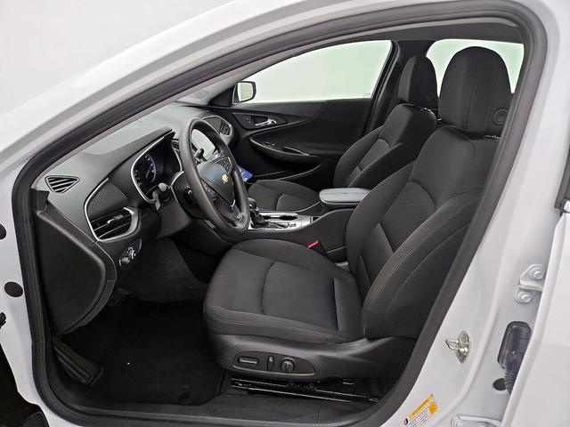 Photo of 2024 White Chevrolet Malibu