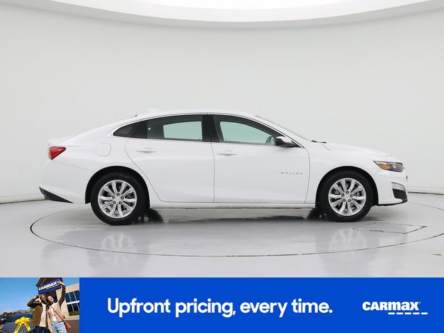 Photo of 2024 White Chevrolet Malibu