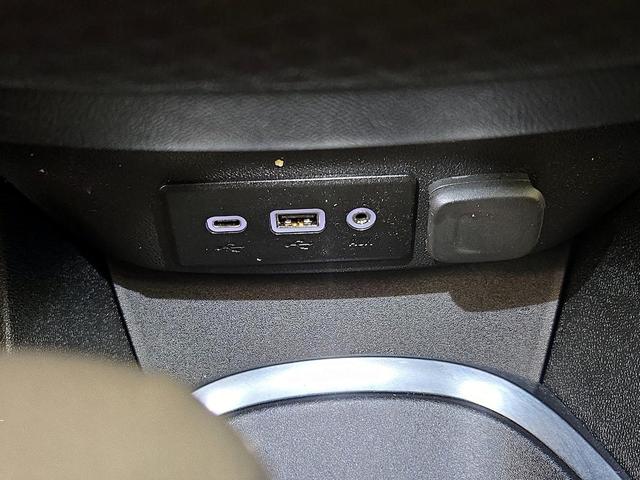 Photo of 2024 White Chevrolet Malibu