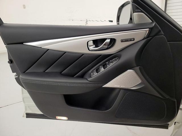 Photo of 2023 White INFINITI Q50