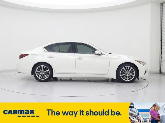 Photo of 2023 White INFINITI Q50