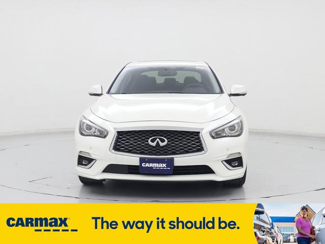 Photo of 2023 White INFINITI Q50