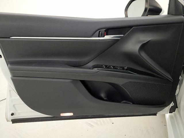 Photo of 2019 White Toyota Camry