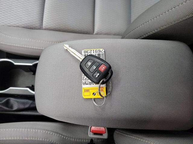 Photo of 2015 Gray Toyota Corolla