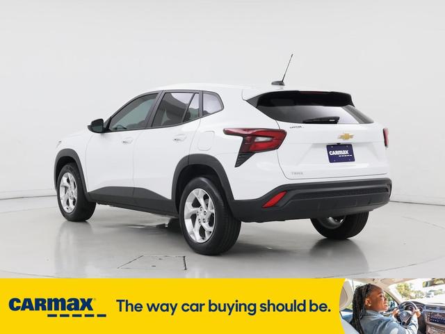 Photo of 2024 White Chevrolet Trax