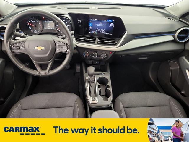 Photo of 2024 White Chevrolet Trax