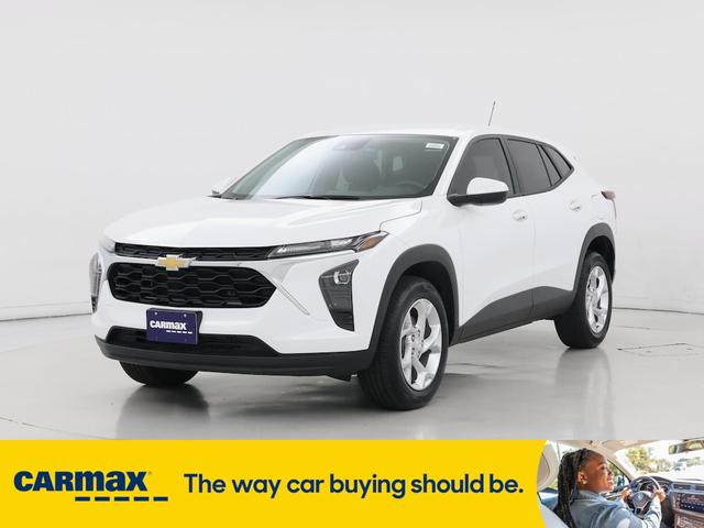 Photo of 2024 White Chevrolet Trax