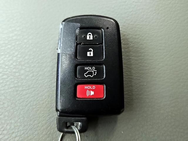 Photo of 2018 Silver Toyota Highlander