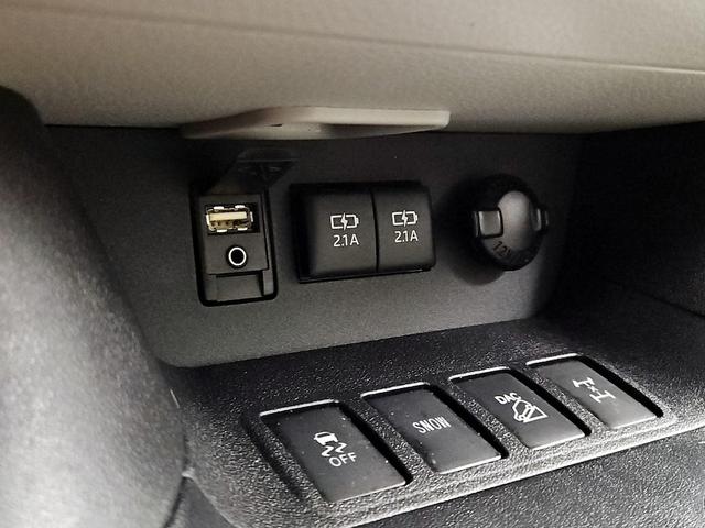 Photo of 2018 Silver Toyota Highlander