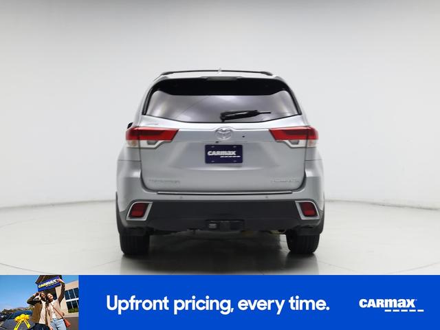 Photo of 2018 Silver Toyota Highlander