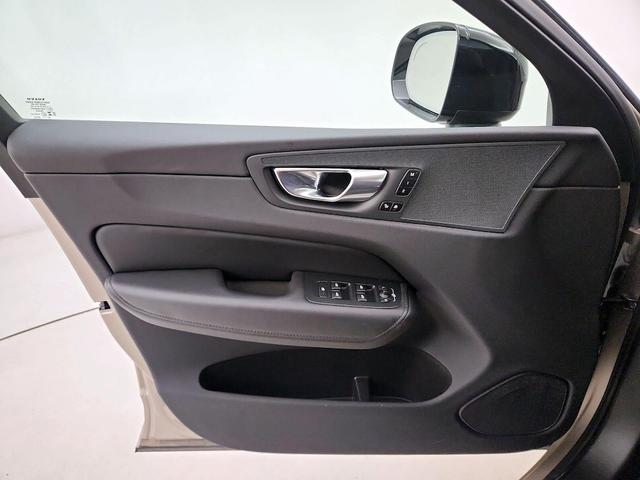 Photo of 2025 Tan Volvo XC60