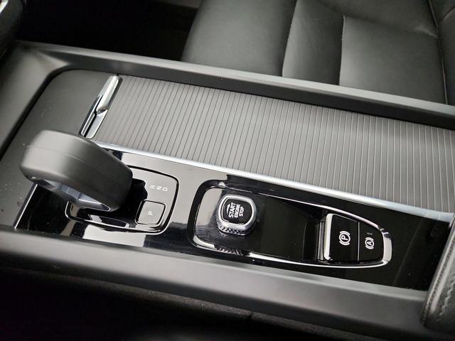 Photo of 2025 Tan Volvo XC60