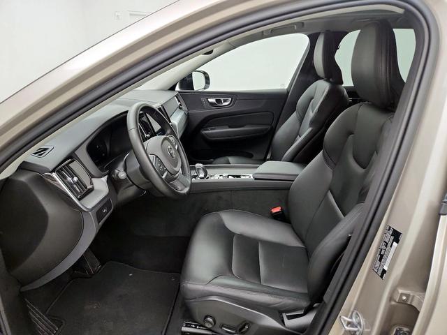 Photo of 2025 Tan Volvo XC60