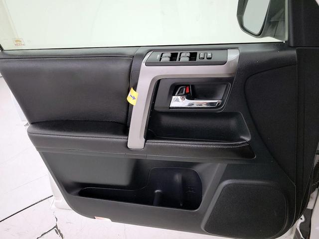 Photo of 2015 White Toyota 4Runner