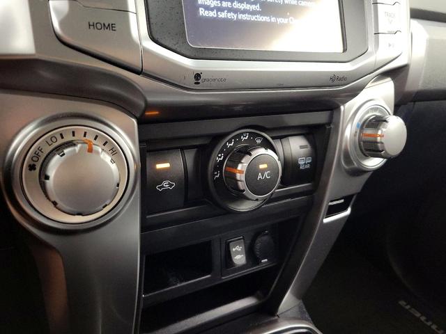 Photo of 2015 White Toyota 4Runner