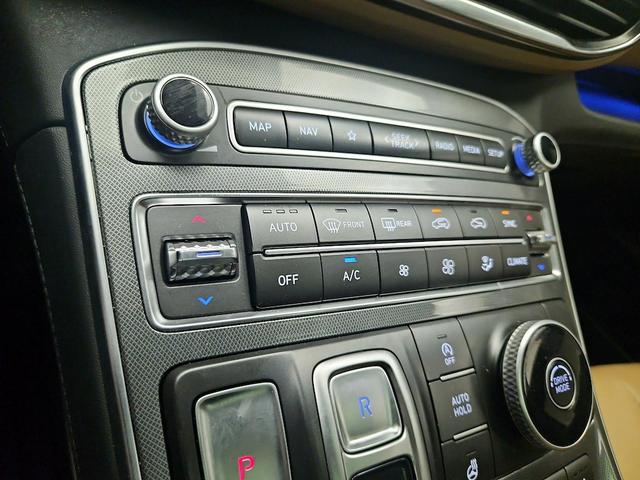 Photo of 2023 Gray Hyundai SANTA FE