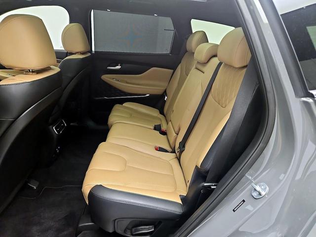 Photo of 2023 Gray Hyundai SANTA FE