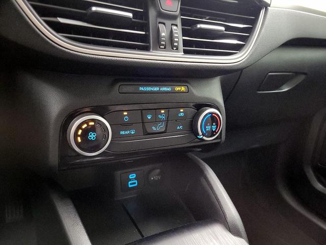 Photo of 2022 Black Ford Escape