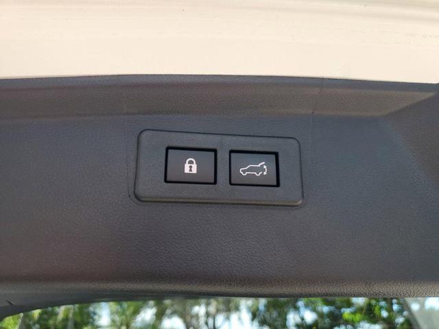 Photo of 2022 Crystal White Pearl Subaru Outback