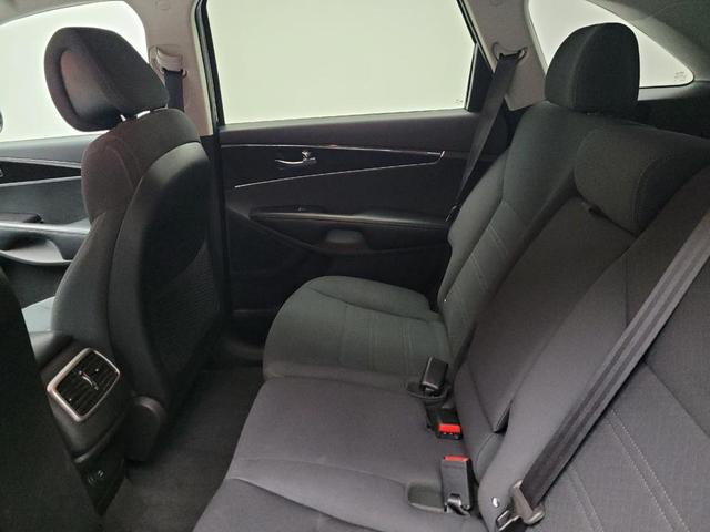 Photo of 2016 Ebony Black Kia Sorento