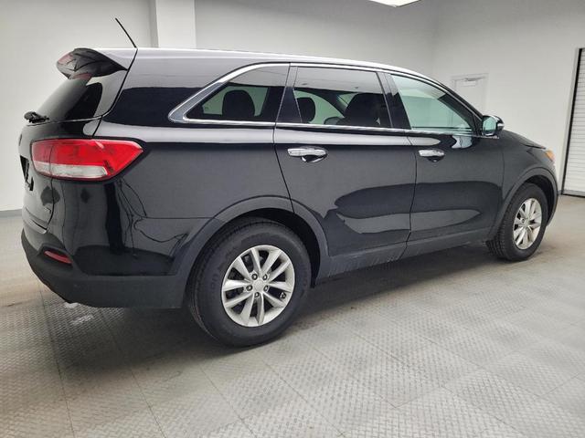 Photo of 2016 Ebony Black Kia Sorento