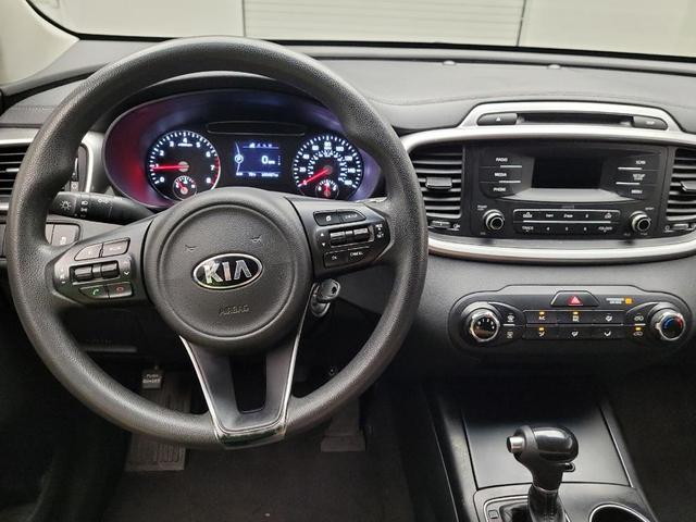 Photo of 2016 Ebony Black Kia Sorento