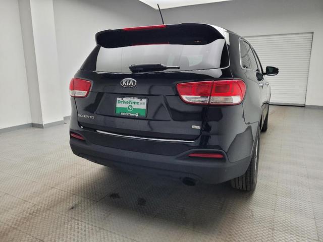 Photo of 2016 Ebony Black Kia Sorento