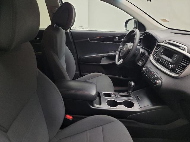 Photo of 2016 Ebony Black Kia Sorento