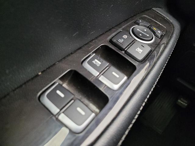 Photo of 2016 Ebony Black Kia Sorento