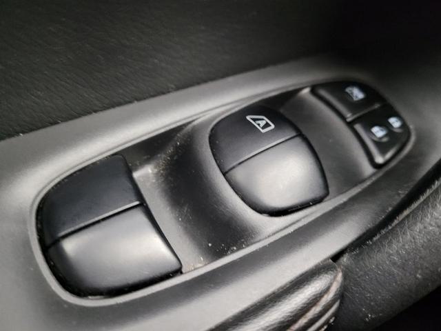 Photo of 2018 Brilliant Silver Nissan Rogue
