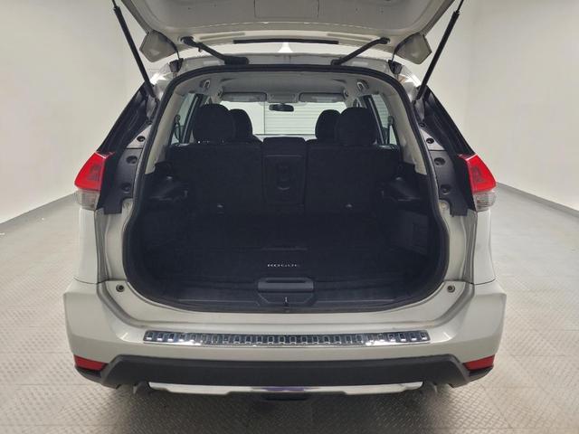 Photo of 2018 Brilliant Silver Nissan Rogue