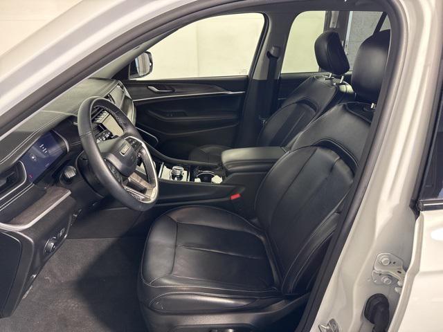 Photo of 2022 Bright White Clearcoat Jeep Grand Cherokee