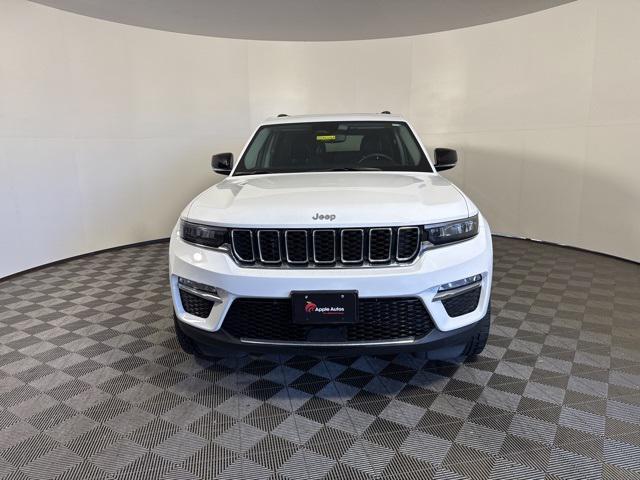 Photo of 2022 Bright White Clearcoat Jeep Grand Cherokee