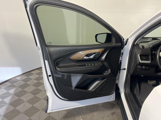 Photo of 2021 Summit White GMC Terrain
