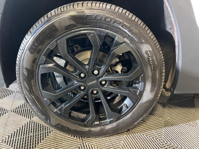Photo of 2021 Summit White GMC Terrain