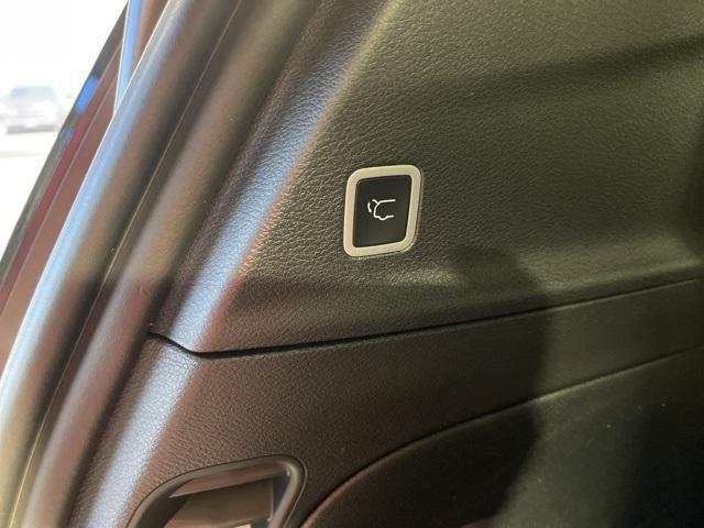 Photo of 2025 Bright White Clear-Coat Exterior Paint Chrysler Pacifica
